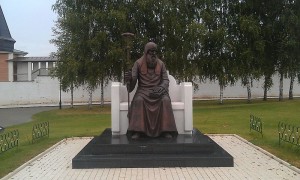 Памятник Патрирху Иову в Старицком монастыре